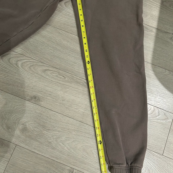 SOLD❗️Aritzia TNA sweatpants high rise taupe M - Picture 8 of 9